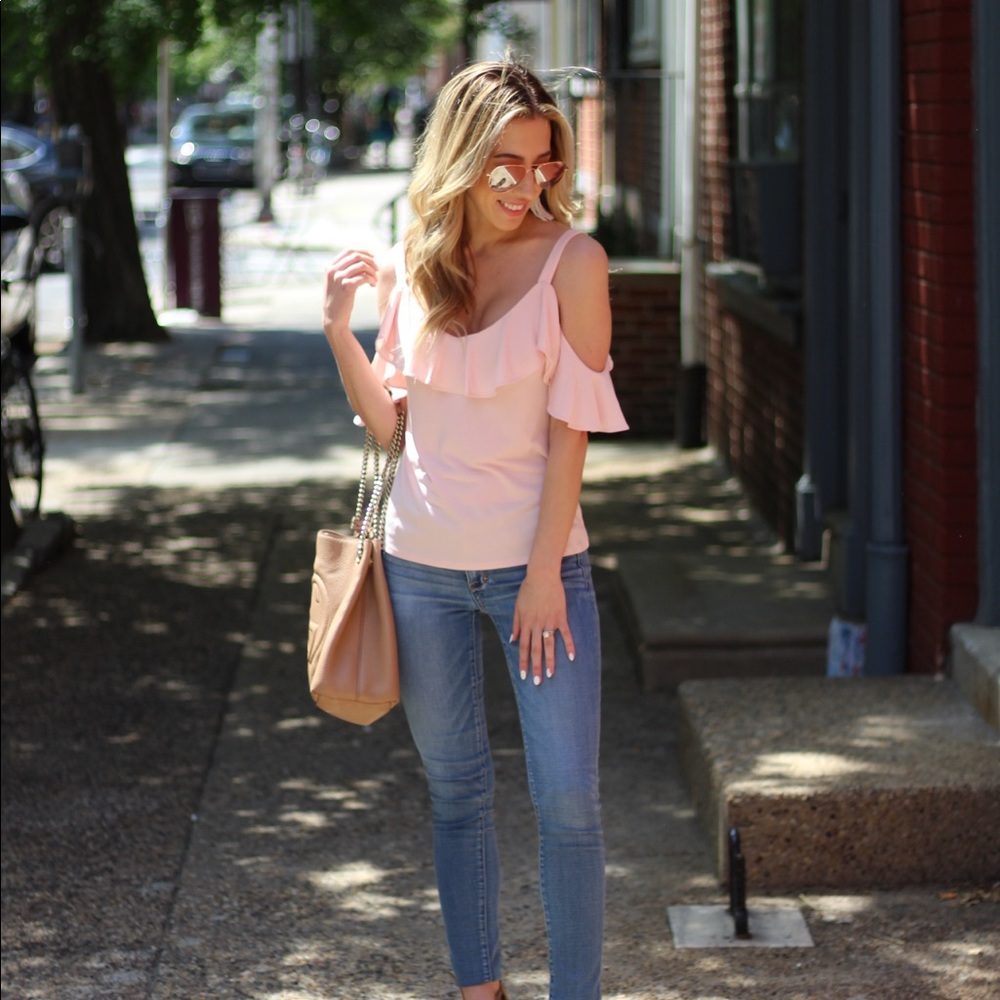 Off the shoulder pale pink express xs